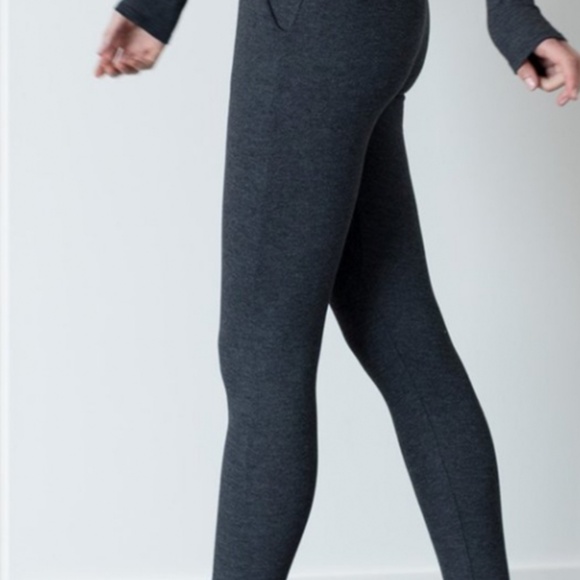 LUNYA Restore Thermal High Rise Legging Gray Heather  NWOT - Picture 9 of 9